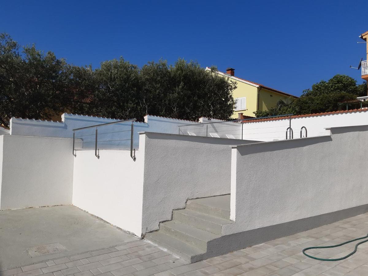 וודיצה Apartmani Frano מראה חיצוני תמונה